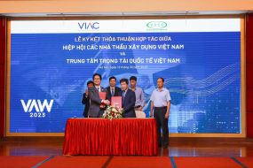 Lễ ký kết thỏa thuận hợp tác giữa Trung tâm Trọng tài Quốc tế Việt Nam (VIAC) và Hiệp hội các Nhà thầu Xây dựng Việt Nam (VACC)